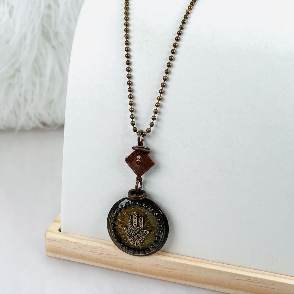Gorgeous, bohemian chic, hand, zen pendant necklace - Picture 7 of 8